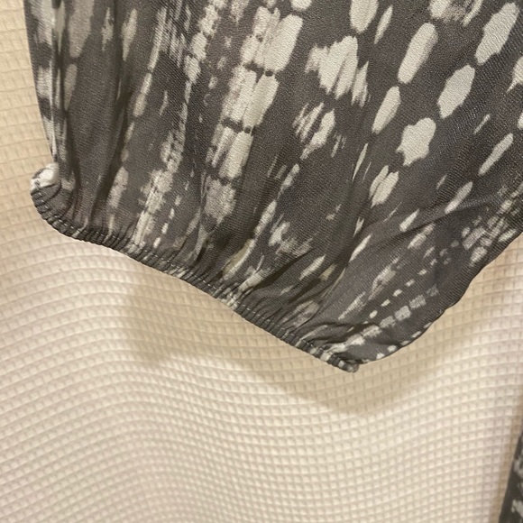 NEW✨TORRID Grey & White Crepe Smocked Blouse - Picture 6 of 11